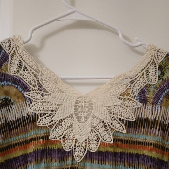 Multicolor Geometric Print Women's Top - Picture 4 of 4